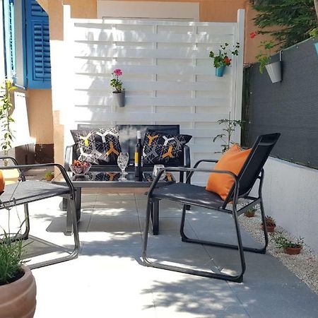 Holiday Home Blue Door In Pula Exterior photo