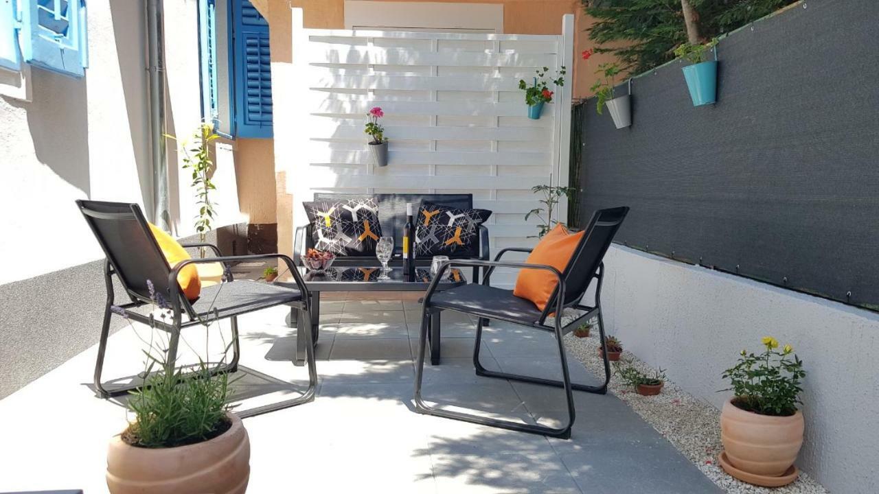 Holiday Home Blue Door In Pula Exterior photo